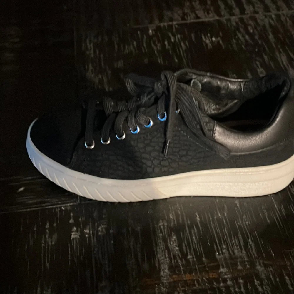 Sofft women Black Textured Sneakers - Picture 5 of 16
